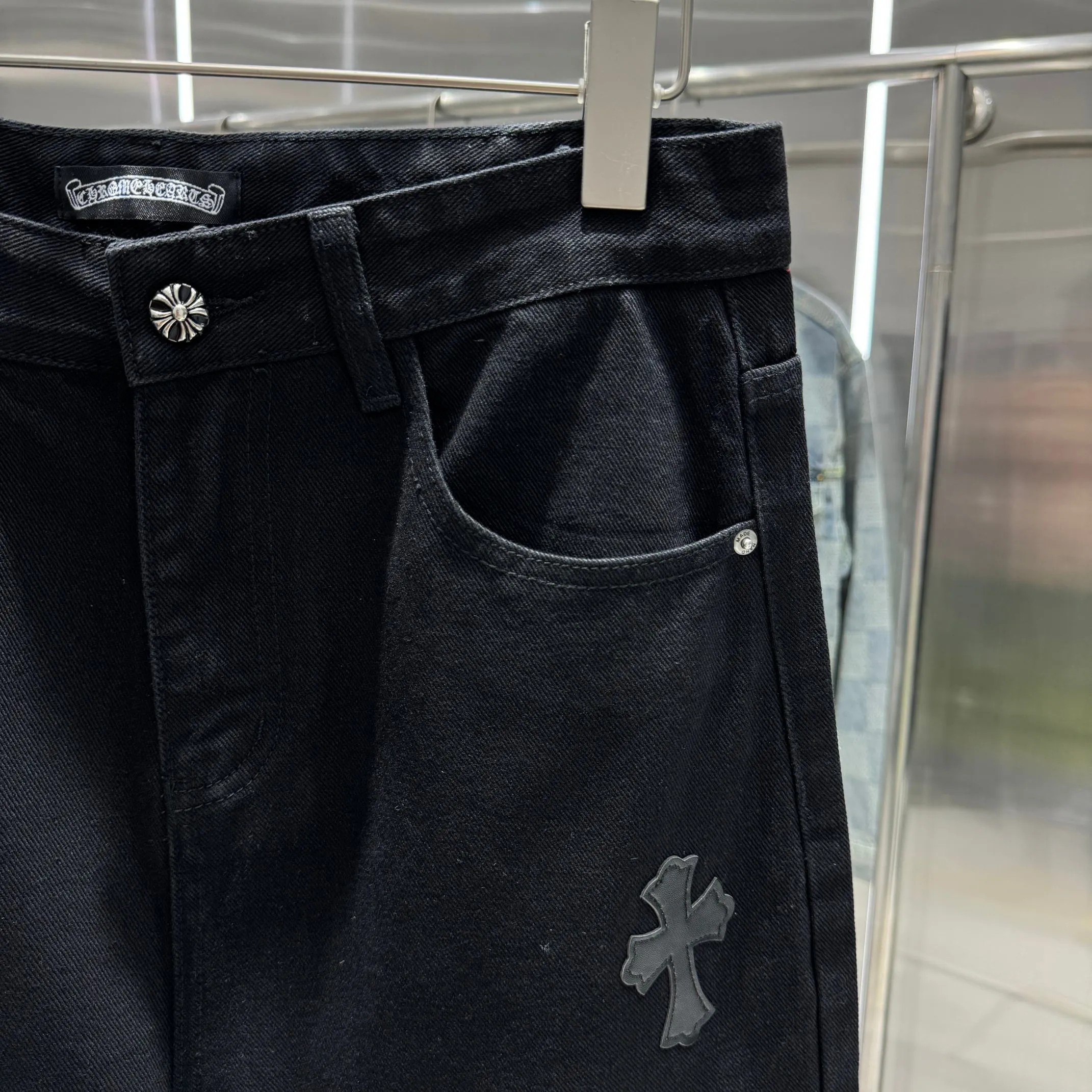 🅿️270 Crow Heart Cross Logo + Printed Logo Jeans 2025 latest product, original goods, washed casual jeans, imported original washed stretch fabric, comfortable and elastic, original hardware accessories decorated with logo, super correct version, extremely high grade, counter quality, fashionable and stylish upper body. The printing uses imported foam printing, customized buttons, YKK zippers. The complete set of accessories is customized by molding. Color: Black Size: S-XXL 28 30 32 34 36 code